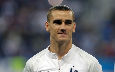 博乐体育焦点-内马尔赛后拥抱教练